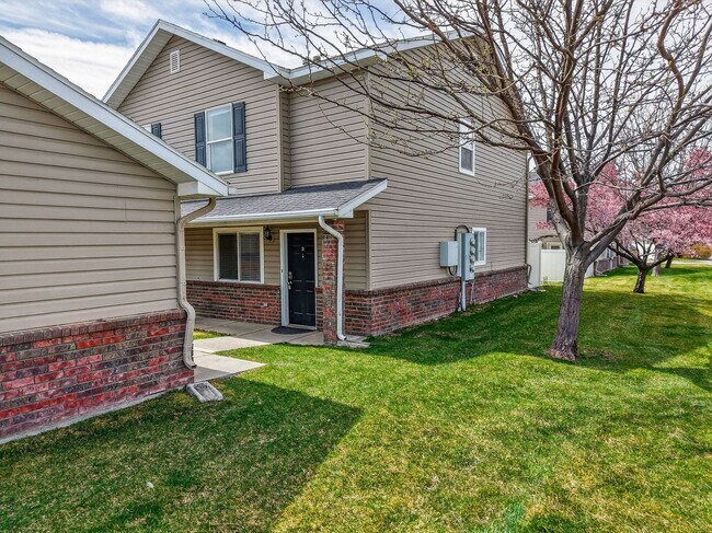 Building Photo - Must-See Apartment in Pheasant Ridge  Pocatello!