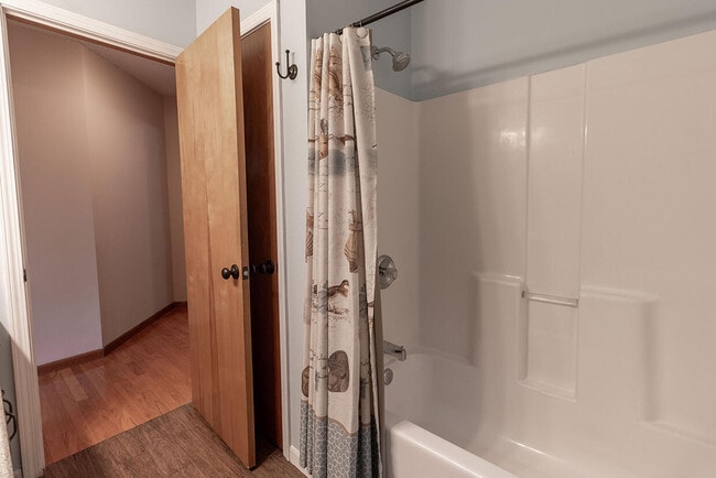 Building Photo - 1302 Look Out Ct