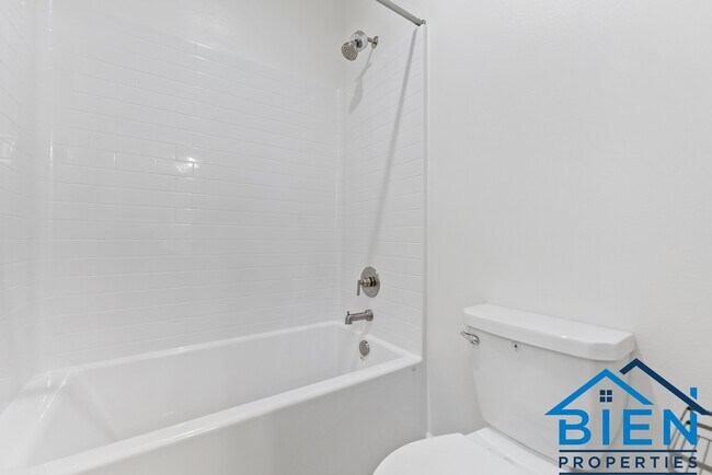 Building Photo - 1227 Las Rosas Ave