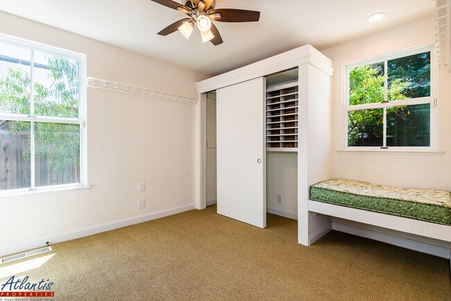 Building Photo - Stunning Cambrian Home | Desirable Neighborhood