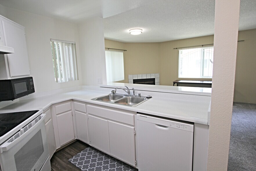 Building Photo - 7575 Charmant Dr