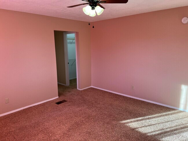 Building Photo - 4985 Butte Pl NW