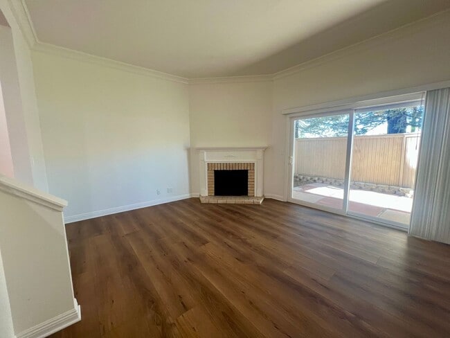 Building Photo - Stunning, spacious and large Milpitas cond...