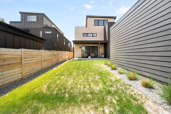 Building Photo - Luxury 5BD, 6BA Home 1 Block From Sloan's Lake