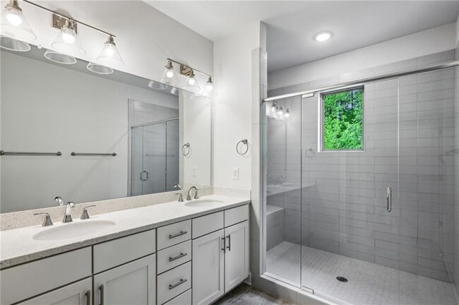 Building Photo - 687 Avondale Creek Dr.