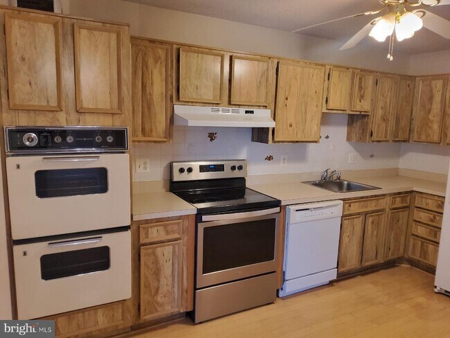 Building Photo - 8370 Greensboro Dr