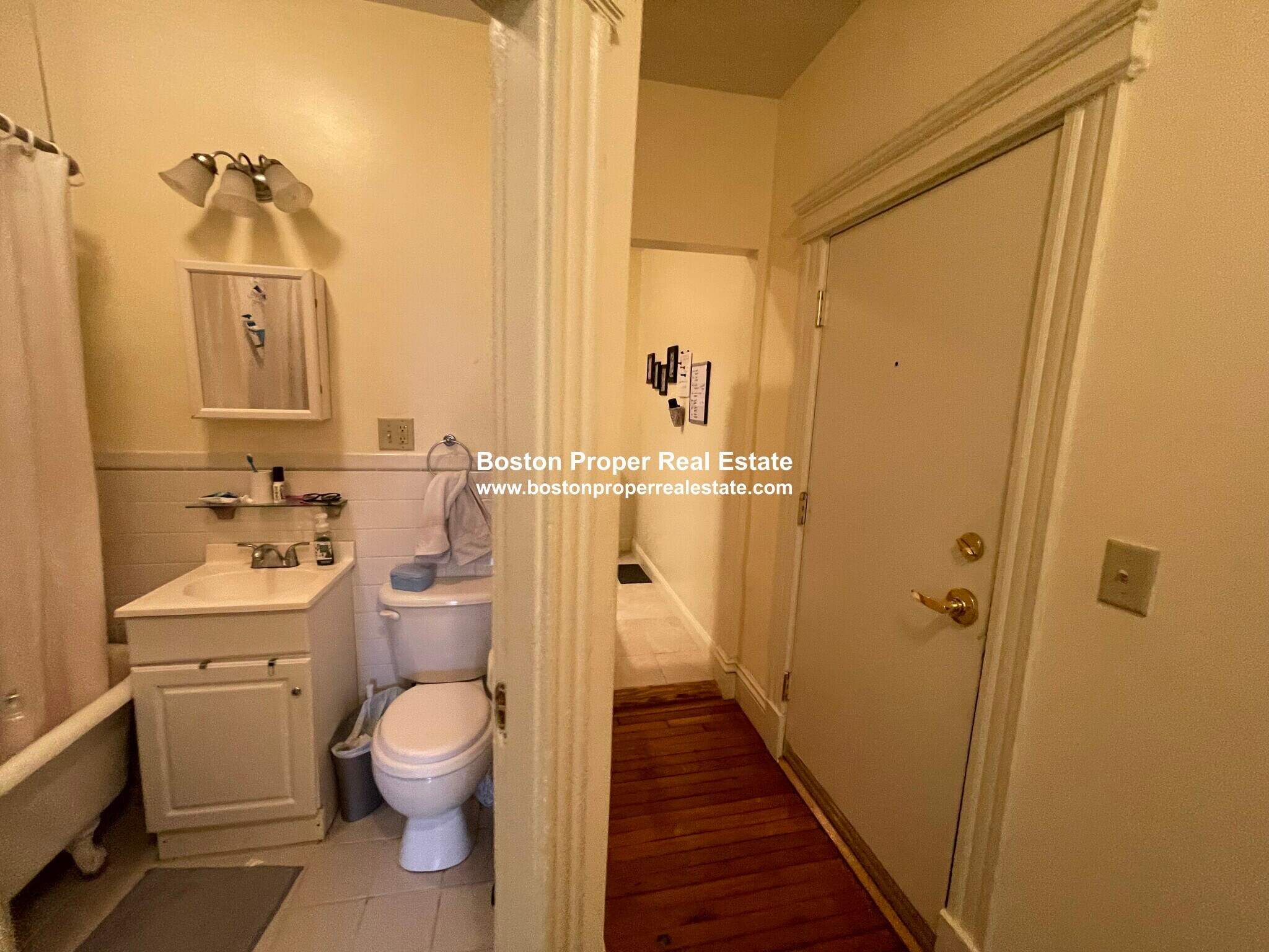 Building Photo - 100 Queensberry St