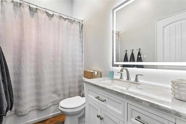 Building Photo - 1605 Labarre St