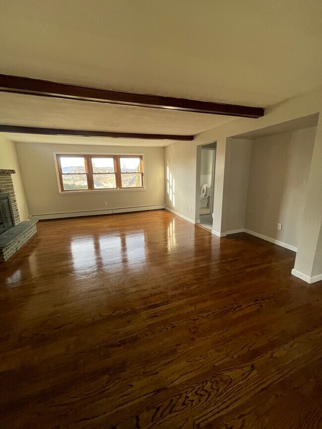 Building Photo - 1009 Beechwood Ln