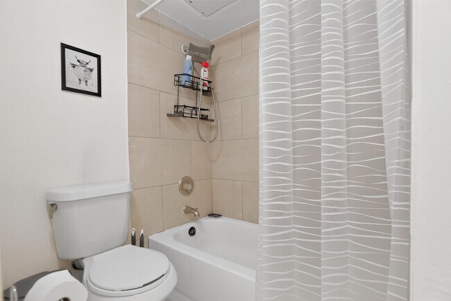 Building Photo - 3770 Lovers Wood Ln