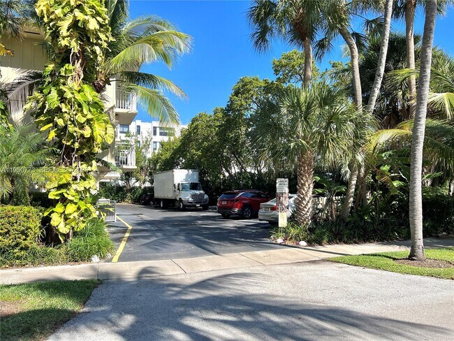 Building Photo - 255 Sunrise Dr