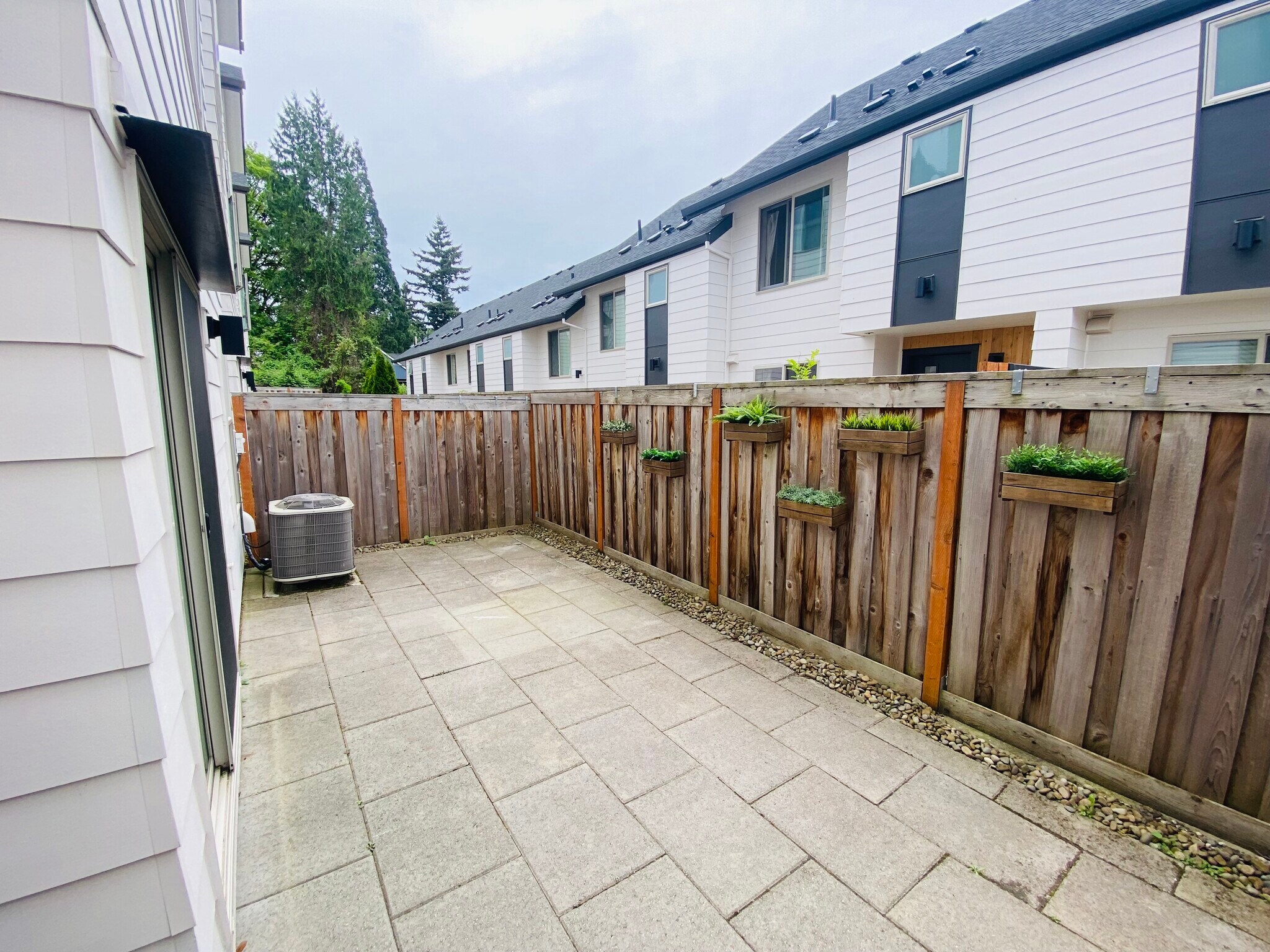 Building Photo - 3942 SE Gladstone St