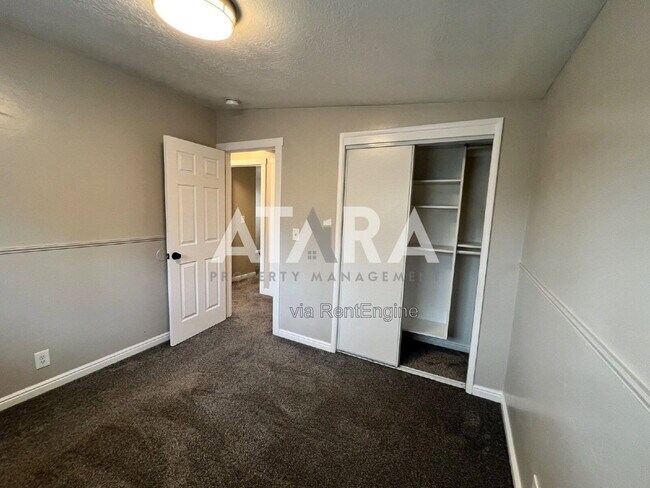 Building Photo - 3213 Rushton Ln