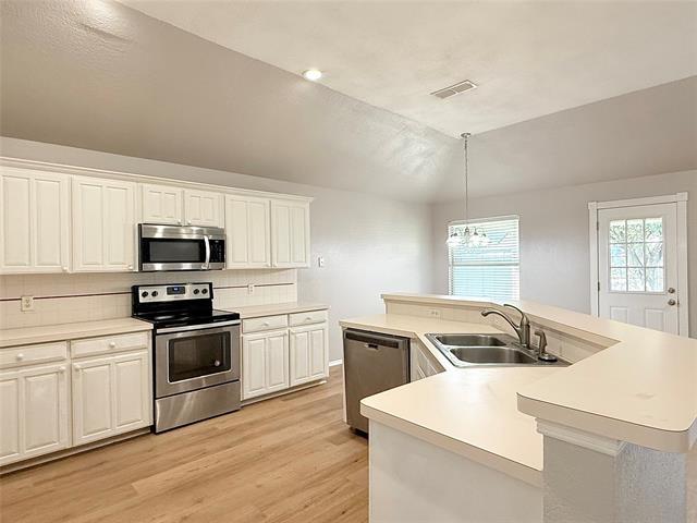 Building Photo - 8159 Kathleen Dr