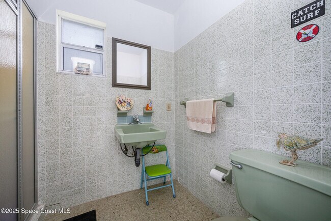 Building Photo - 419 St Georges Ct