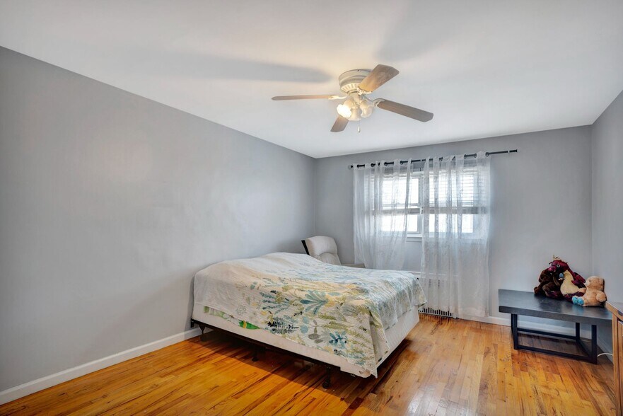 Building Photo - 1400 70th St