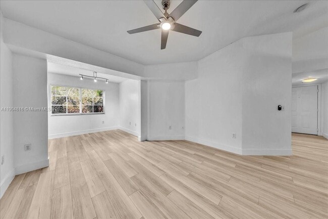 Building Photo - 2516 Centergate Dr