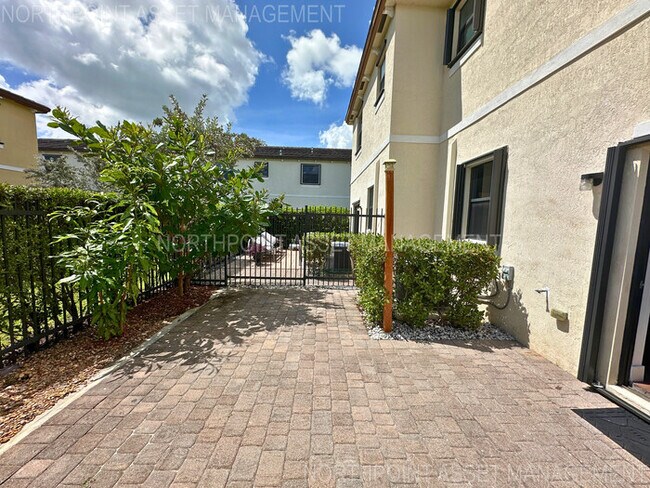 Building Photo - Stylish 3-Bedroom Home with Pool, Garage &...