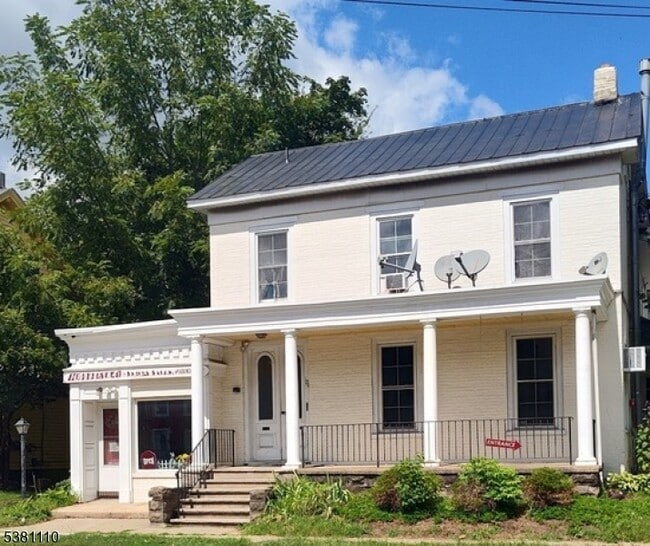 Primary Photo - 124 W Washington Ave