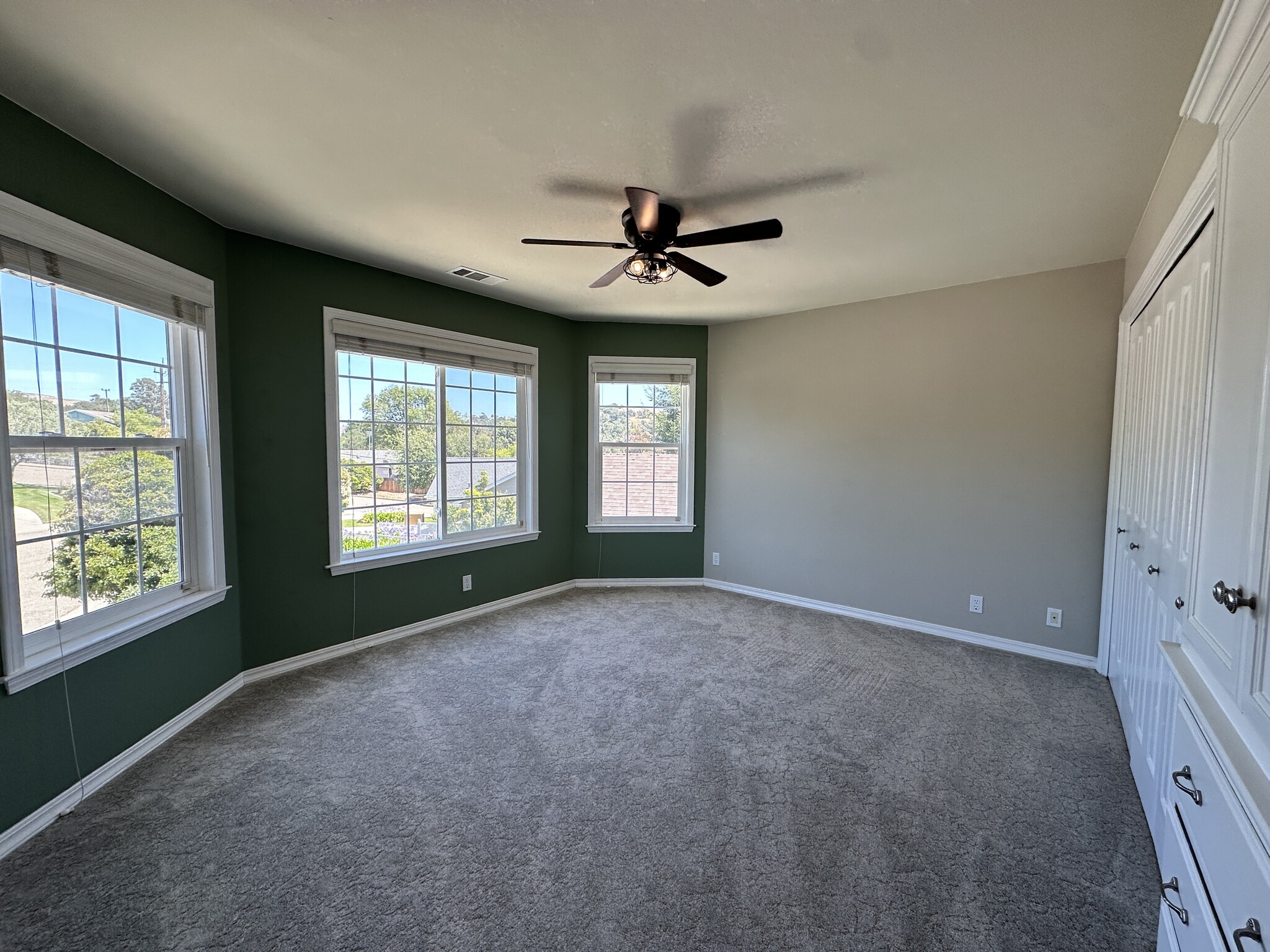 Building Photo - 604 Village Ct