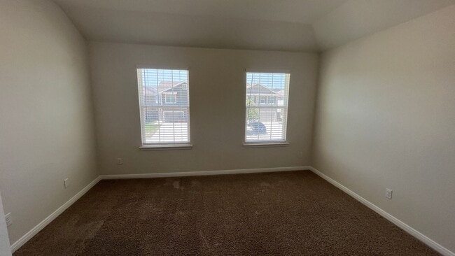 Building Photo - Lynwood Village Townhome - Move-in Ready