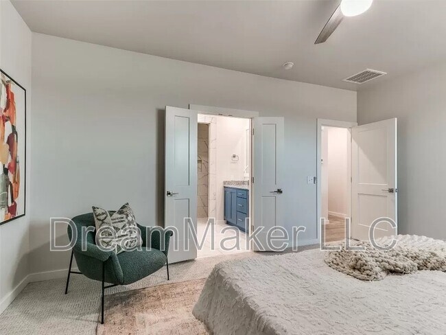 Building Photo - 2807 Clifton Ter
