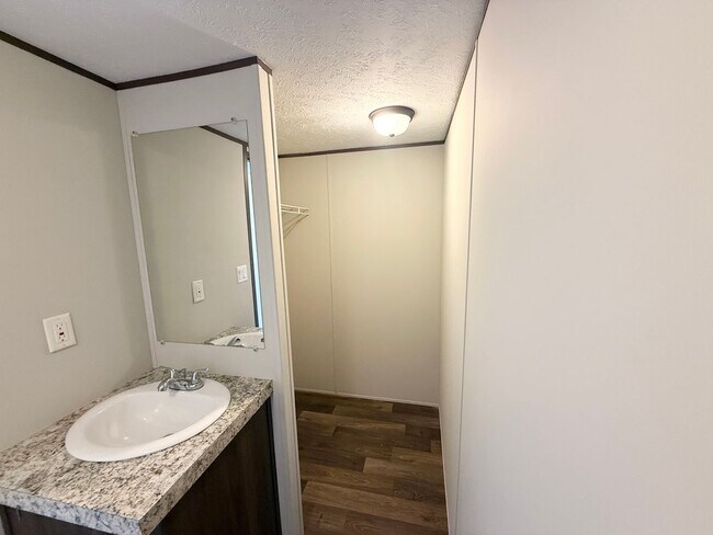 Building Photo - 3104 N Cardinal Rd