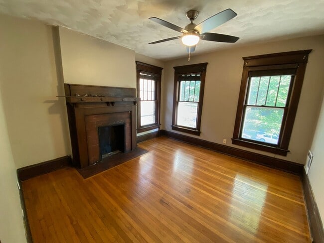 Building Photo - 211 E 16th Ave