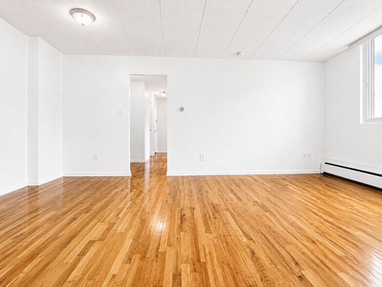 Building Photo - 71 Catlin St