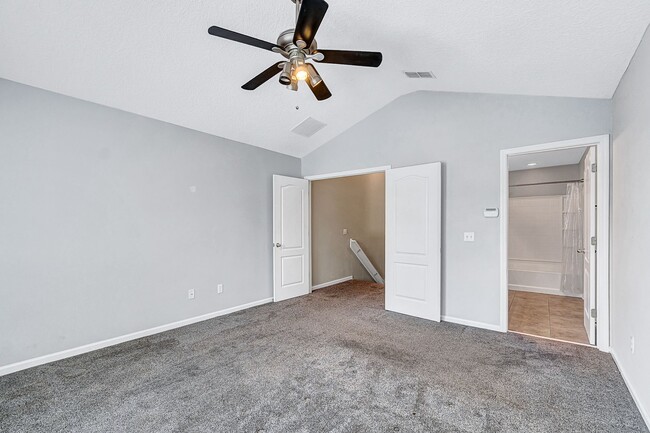 Building Photo - ***TWO WEEKS FREE*** Stylish 3BR Townhome with Garage & Walk-In Closet