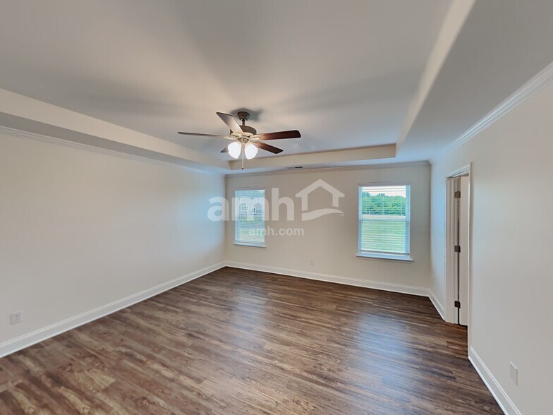 Building Photo - 1100 Amberly Wy
