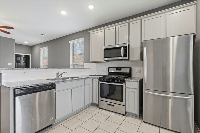 Building Photo - 7422 French Quarter Ct