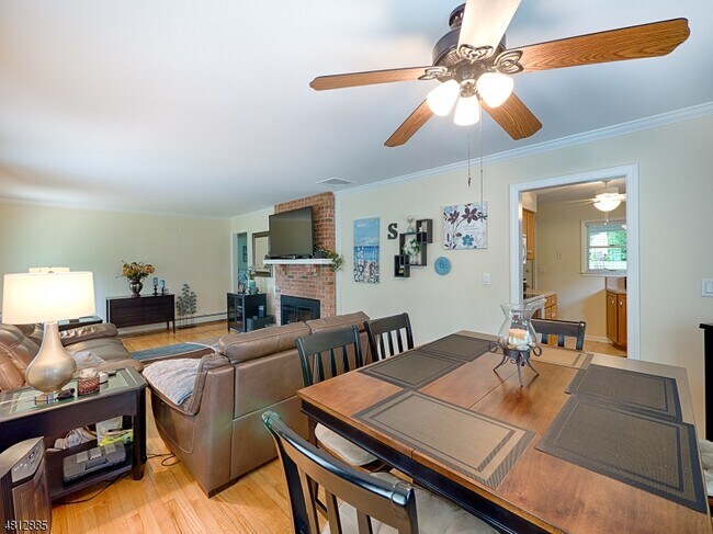 Building Photo - 32 Maple Ave