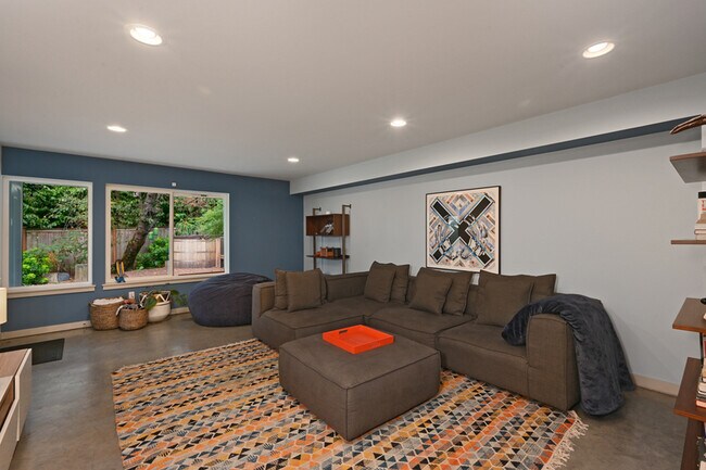 Building Photo - 3824 Renton Ave S