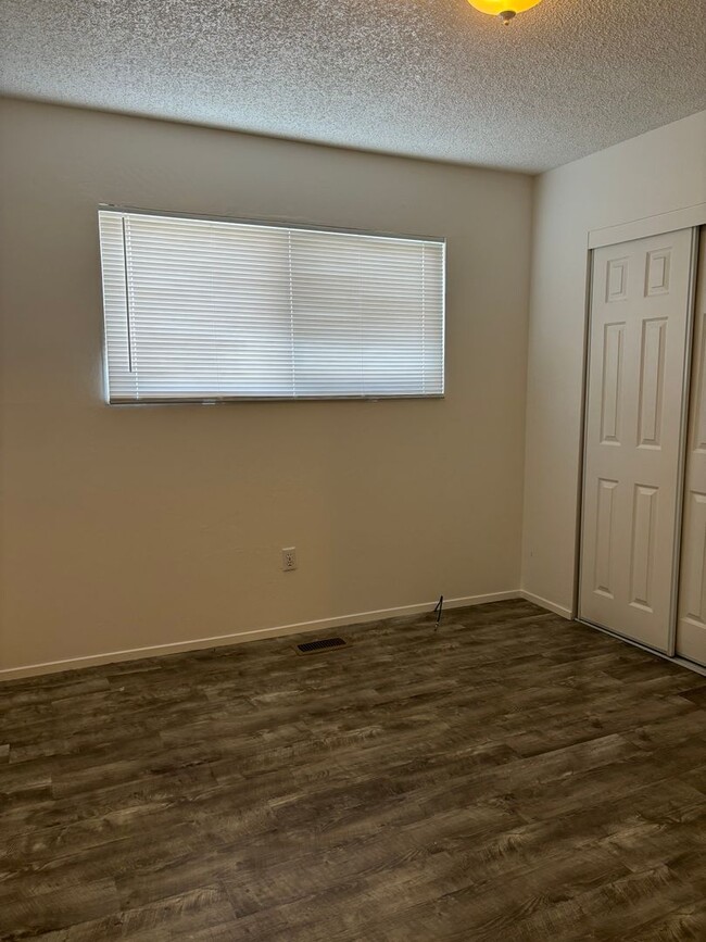 Building Photo - 2 bedroom ~1 bath ~ 1 car Garage!!