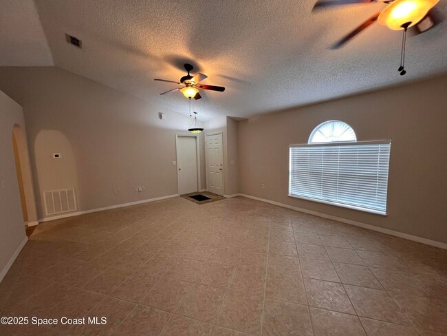Building Photo - 2245 Redwood Cir