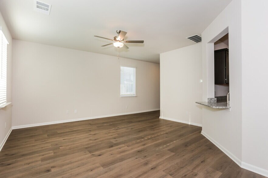 Building Photo - 1447 Reiner Dr