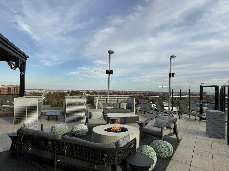 Building Photo - 1021 N Garfield St