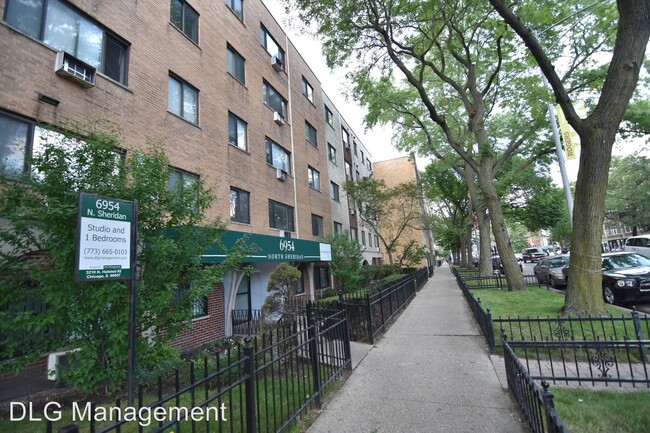 Primary Photo - 6954 N Sheridan Rd