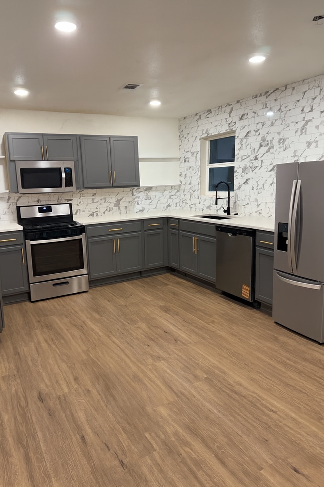 Building Photo - 12939 Segrest Dr