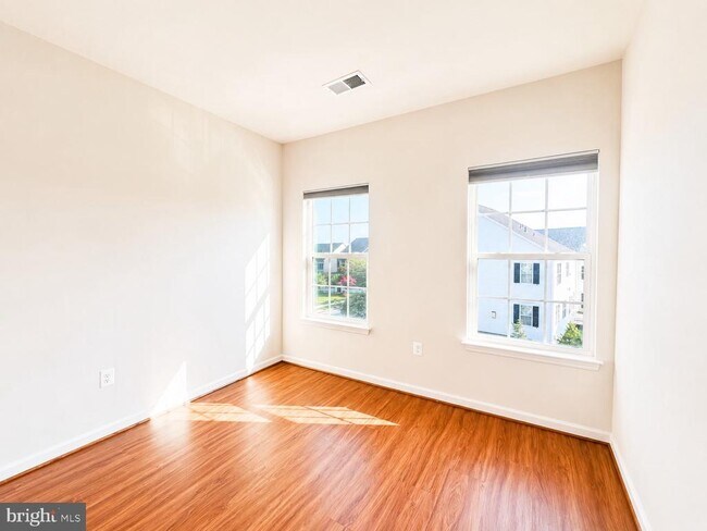 Building Photo - 22605 Winding Woods Way