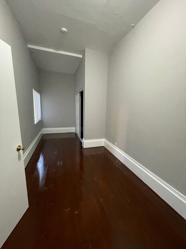 Building Photo - 1070 54th St