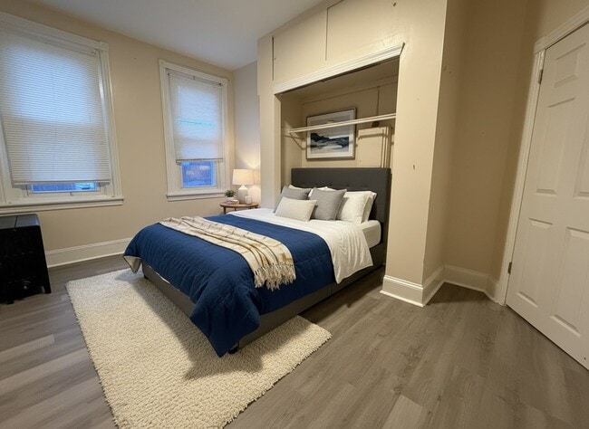 Building Photo - 4441 Richmond St