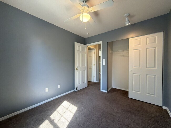 Building Photo - 5042 NE Schoeler Cir