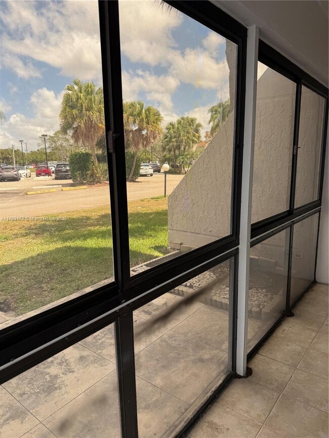 Building Photo - 120 Lakeview Dr