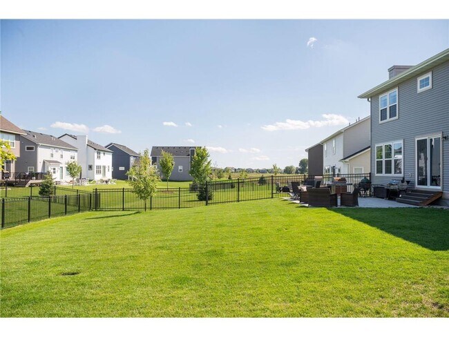 Building Photo - 6303 Jensen Ave S