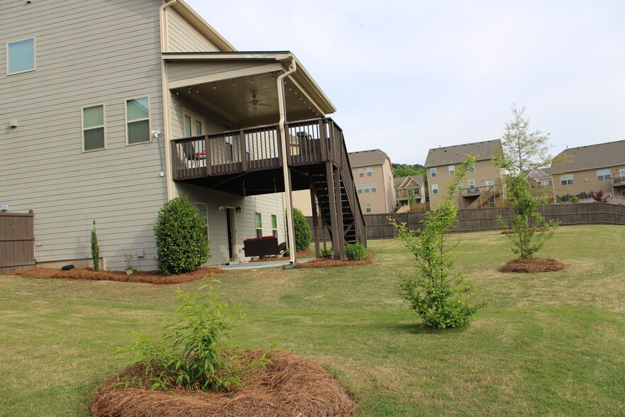 Side view of home - 2940 Furlong Ct