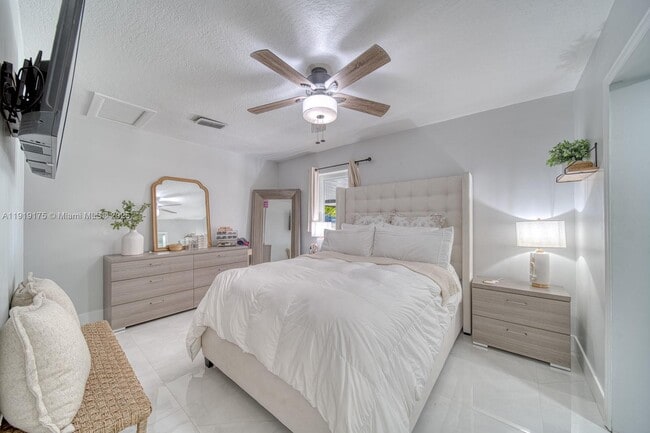 Building Photo - 10520 SW 46th Terrace