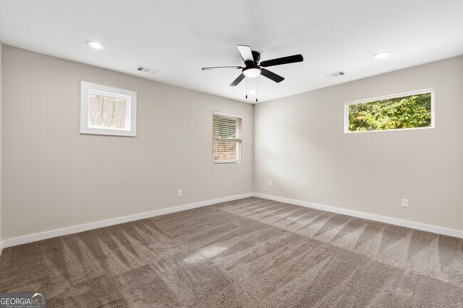 Building Photo - 1887 E Farris Ave