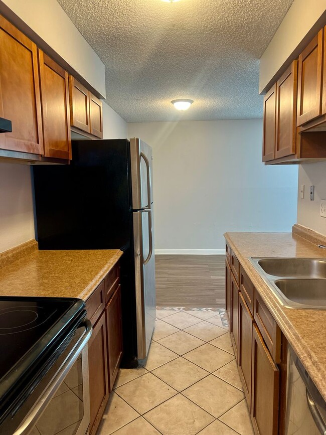 Building Photo - Spacious 2 Bed 1.5 Bath Condo in Hamden South